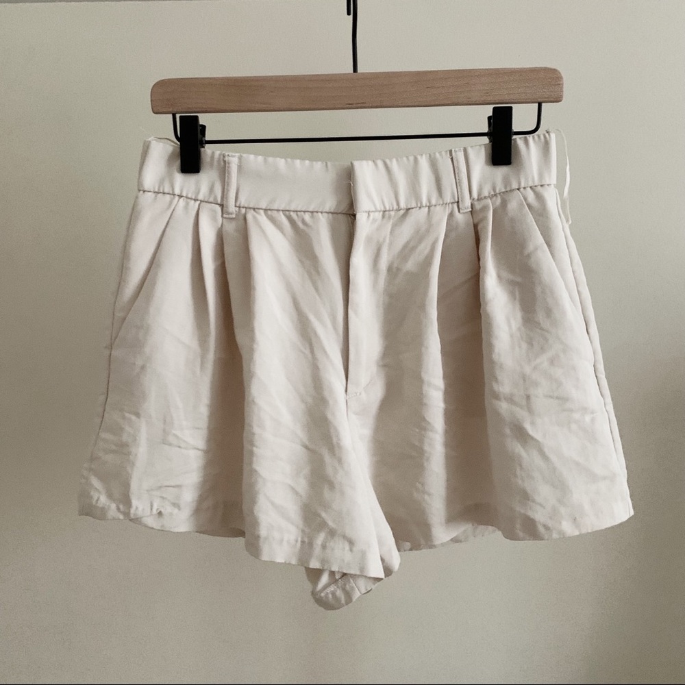Zara off white high waisted flowy shorts
